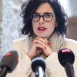 Christelle Luisier, en charge des Institutions, du territoire et du sport au gouvernement vaudois, est aussi très engagée à l'ASF notamment en vue de l'Euro féminin cet été en Suisse. KEYSTONE/CYRIL ZINGARO